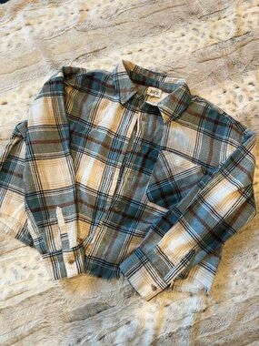 BKE Cropped Plaid Button-Down Shirt in Blue, White & Brown Tones